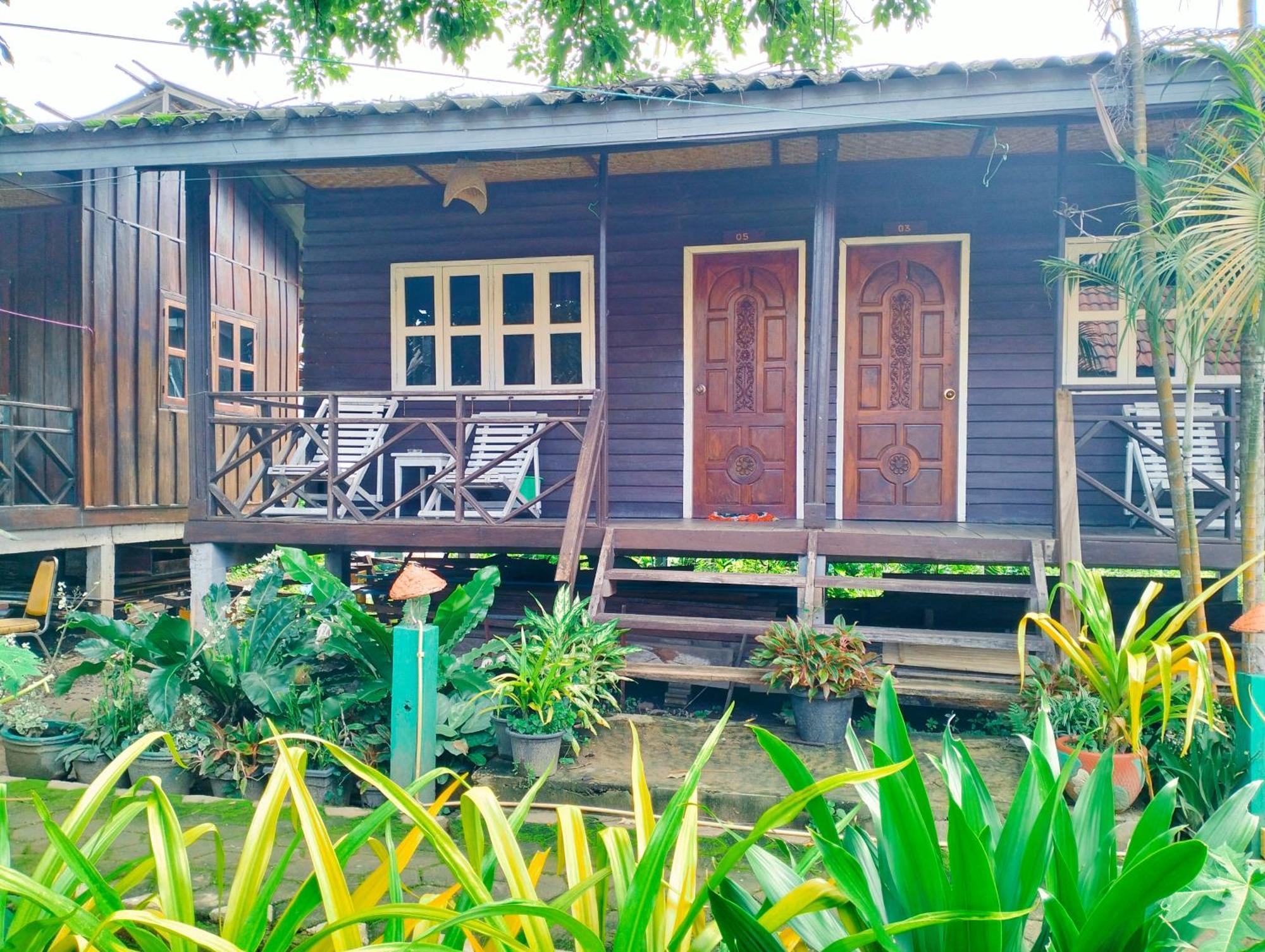 Pan Guest House Donkhone Ban Donsom Exterior photo